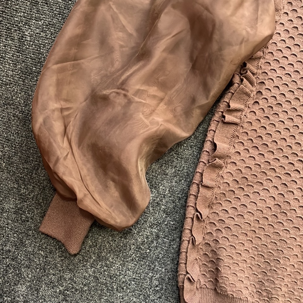 Anthropology Sz XS satin like puff sleeve sweater very soft EUC - Picture 4 of 9